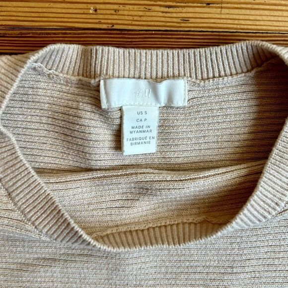 H&M cropped textured knit dolman sleeve sweater. Size S. - Picture 3 of 8